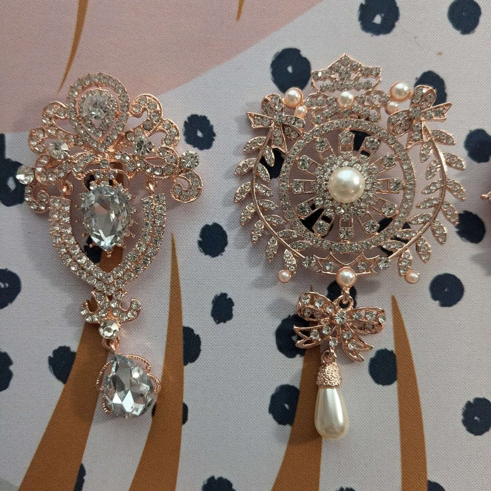 Set of 10 Brooches/Pins